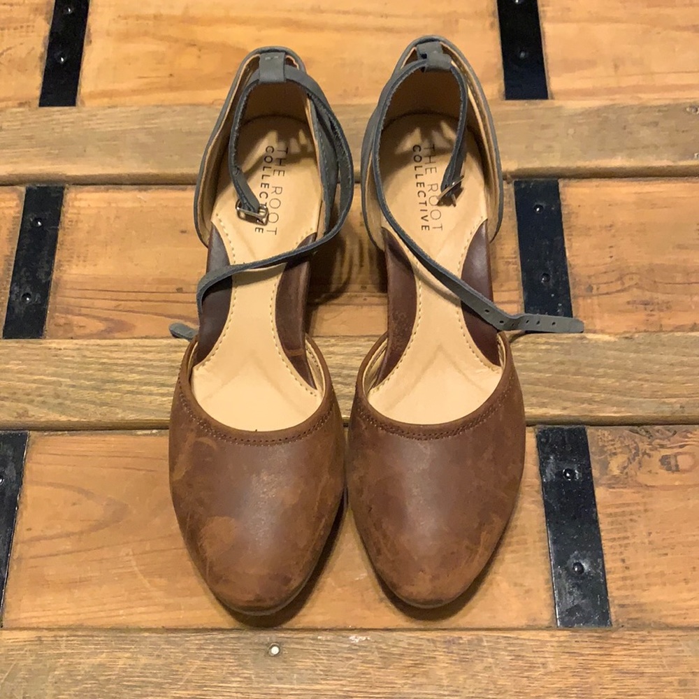 Size 7 Root Collective close toed wedges